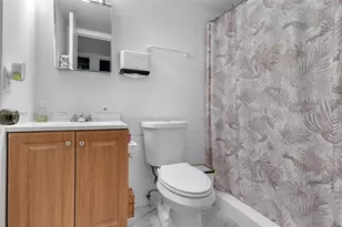 8895 Fontainebleau Blvd, Miami, FL 33172 - Photo 17