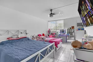8895 Fontainebleau Blvd, Miami, FL 33172 - Photo 11