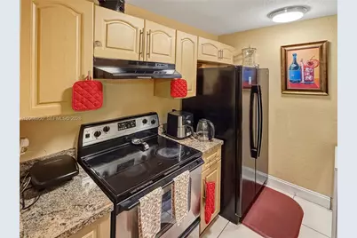 10168 Twin Lakes Dr #13-A, Coral Springs, FL 33071 - Photo 5