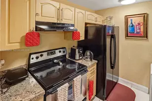 10168 Twin Lakes Dr, Coral Springs, FL 33071 - Photo 5