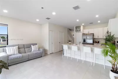 11410 W 34th Way, Hialeah, FL 33018 - Photo 9