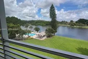 9440 Poinciana Pl, Davie, FL 33324 - Photo 15