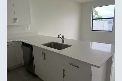 3382 W 114th Ter, Hialeah, FL 33018 - Photo 5