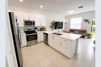 3382 W 114th Ter, Hialeah, FL 33018 - Photo 5