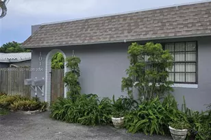 1008 NE 34th Ct, Oakland Park, FL 33334 - Photo 1
