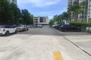 2201 Brickell Ave, Miami, FL 33129 - Photo 15