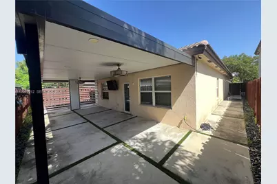 2410 NE 4th St, Homestead, FL 33033 - Photo 25