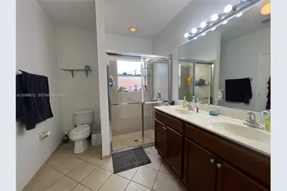 2410 NE 4th St, Homestead, FL 33033 - Photo 9