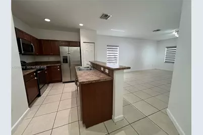2410 NE 4th St, Homestead, FL 33033 - Photo 9