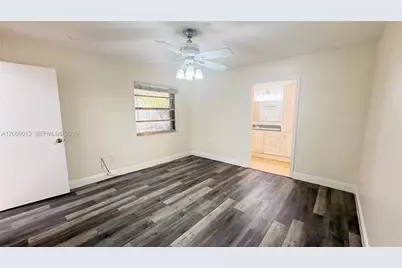 821 W Beckley Sq, Davie, FL 33325 - Photo 9
