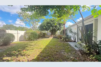 821 W Beckley Sq, Davie, FL 33325 - Photo 25