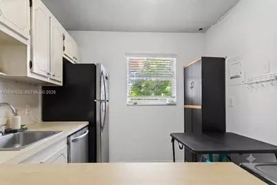 201 Berkley Rd #309, Hollywood, FL 33024 - Photo 11