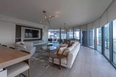 1000 Brickell Plz #4502, Miami, FL 33131 - Photo 5