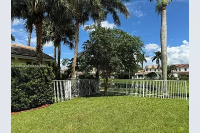 4762 Lakeside Ter, Davie, FL 33314 - Photo 11