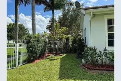 4762 Lakeside Ter, Davie, FL 33314 - Photo 35