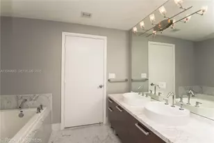 244 Biscayne Blvd, Miami, FL 33132 - Photo 15
