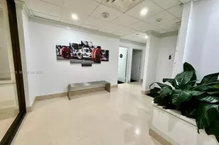 2555 Collins Ave, Miami Beach, FL 33140 - Photo 21
