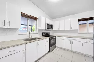 7256 W 34th Ln, Hialeah, FL 33018 - Photo 5