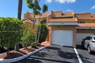 12025 S Las Palmas Dr, Pembroke Pines, FL 33025 - Photo 1