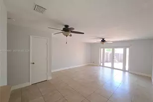 12025 S Las Palmas Dr, Pembroke Pines, FL 33025 - Photo 11