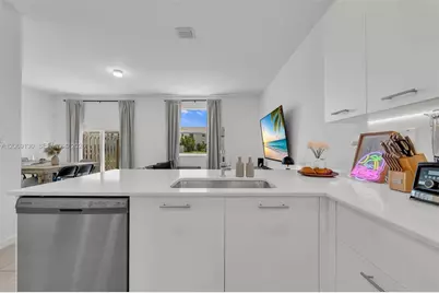 12613 NW 23rd Pl, Miami, FL 33167 - Photo 5