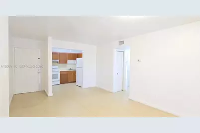 718 SE 8th St #6, Hialeah, FL 33010 - Photo 3