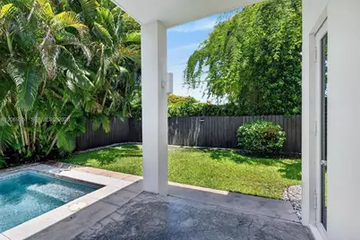 745 SW 22nd Rd, Miami, FL 33129 - Photo 9