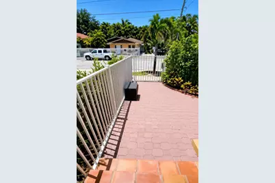 985 SW 10th St #2, Miami, FL 33130 - Photo 3