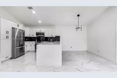 2421 SW 84th Ter, Miramar, FL 33025 - Photo 13