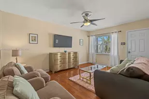 915 8th St, Miami Beach, FL 33139 - Photo 3