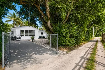 230 NE 2nd Pl, Dania Beach, FL 33004 - Photo 31