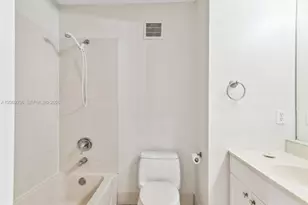 390 NW 86th Pl, Miami, FL 33126 - Photo 27