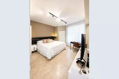 185 SW 7th St #1505, Miami, FL 33130 - Photo 9