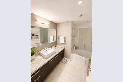 185 SW 7th St #1505, Miami, FL 33130 - Photo 11