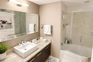 185 SW 7th St, Miami, FL 33130 - Photo 11