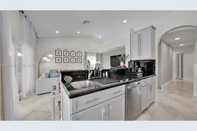 10602 NW 49th Pl, Coral Springs, FL 33076 - Photo 17