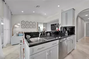 10602 NW 49th Pl, Coral Springs, FL 33076 - Photo 17