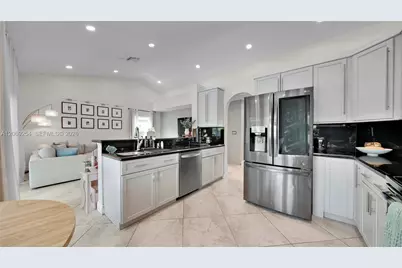 10602 NW 49th Pl, Coral Springs, FL 33076 - Photo 15