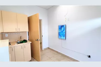 925 NE 30th Ter #300, Homestead, FL 33033 - Photo 9
