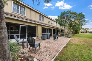 12110 SW 2nd St, Pembroke Pines, FL 33025 - Photo 15