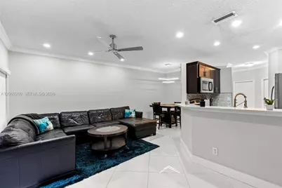 12110 SW 2nd St, Pembroke Pines, FL 33025 - Photo 5