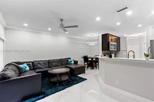 12110 SW 2nd St, Pembroke Pines, FL 33025 - Photo 5