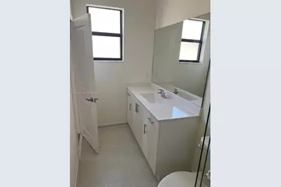 11447 W 34th Ct, Hialeah, FL 33018 - Photo 33