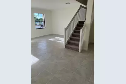 11447 W 34th Ct, Hialeah, FL 33018 - Photo 9