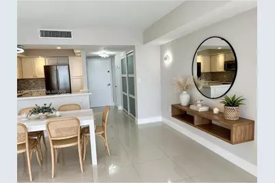 20515 E Country Club Dr #1749, Aventura, FL 33180 - Photo 3