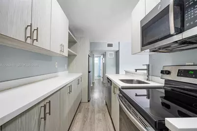 1135 8th St #8, Miami Beach, FL 33139 - Photo 11