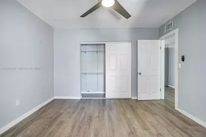 1135 8th St #8, Miami Beach, FL 33139 - Photo 17