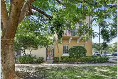 14601 SW 5th St, Pembroke Pines, FL 33027 - Photo 5