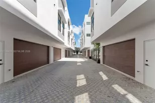 525 NE 61st St, Miami, FL 33137 - Photo 15