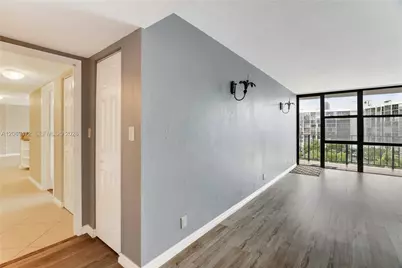 1000 Parkview Dr #614, Hallandale Beach, FL 33009 - Photo 15